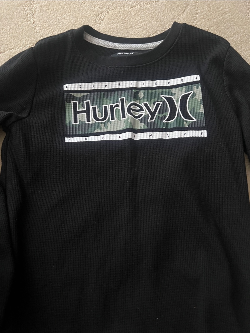 Quiksilver, Vans, Hurley, Billabong long sleeve Graphic Tees - Picture 10 of 10